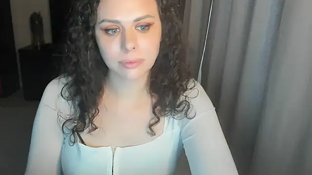 Snapshot of MollyCheiz chatting on July 2, 2026, 3:23 am MollyCheiz online show from July 2, 2026, 3:23 am