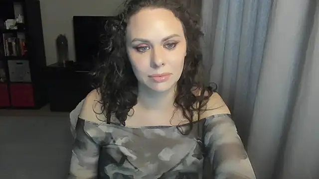 MollyCheiz online show from May 25, 2026, 4:49 pm
