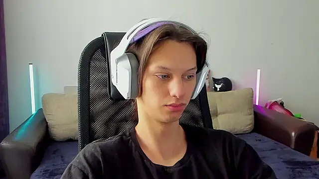 Ostin meow online show from March 3, 2026, 7:48 am