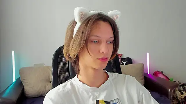 Ostin meow online show from March 5, 2026, 4:42 am