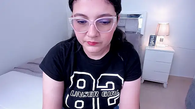 Camilaa bueno online show from March 23, 2026, 3:34 pm