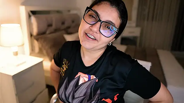 Camilaa bueno online show from November 15, 2025, 3:10 am