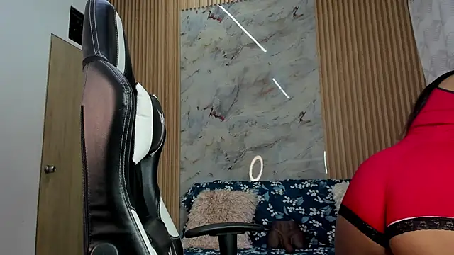 Any topless online show from December 5, 2025, 11:09 am