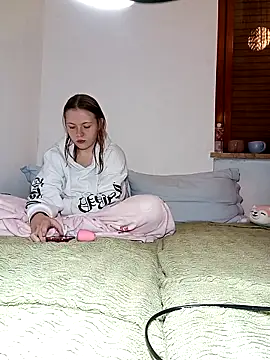 ella grays online show from November 6, 2025, 7:18 pm