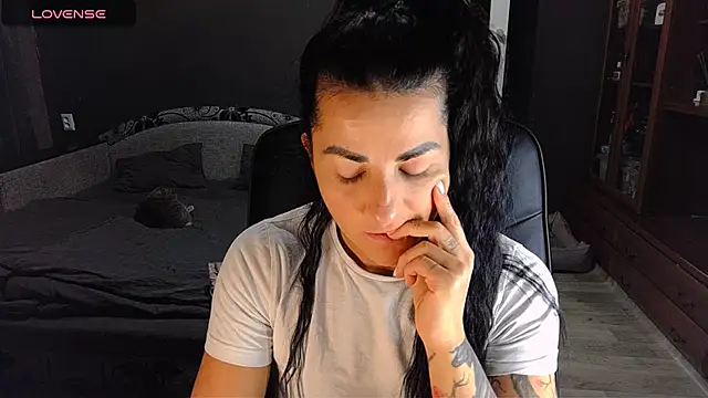 Aria Dl online show from December 5, 2025, 3:54 pm