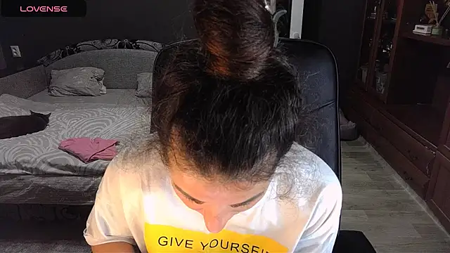 Aria Dl online show from November 8, 2025, 11:58 am