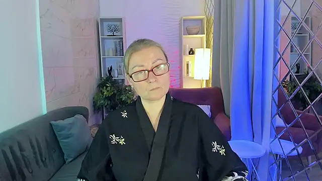 AlexandraKind online show from October 14, 2025, 8:42 pm