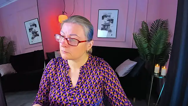 AlexandraKind online show from October 24, 2025, 1:43 pm