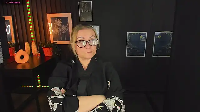 AlexandraKind online show from March 5, 2025, 2:46 am