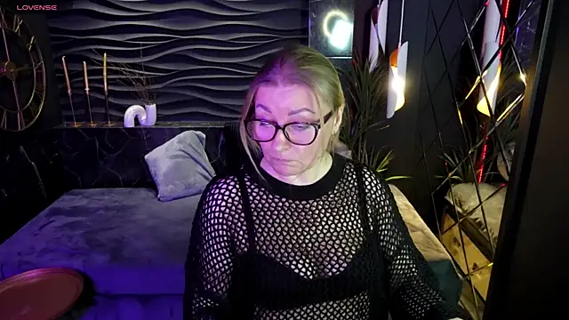 AlexandraKind online show from March 19, 2025, 10:53 pm