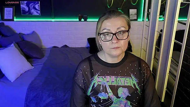 AlexandraKind online show from March 22, 2025, 4:47 pm