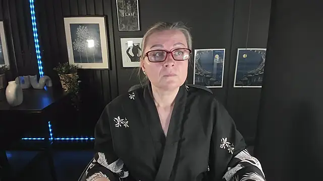 AlexandraKind online show from September 23, 2025, 2:02 pm