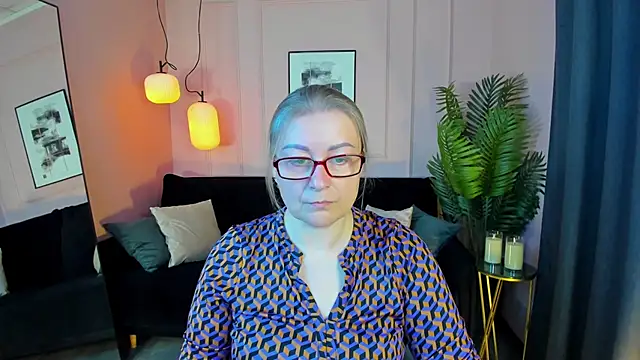 AlexandraKind online show from October 8, 2025, 1:34 pm