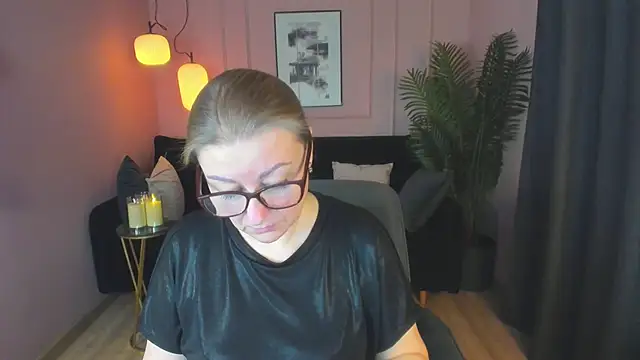 AlexandraKind online show from March 17, 2025, 1:50 pm