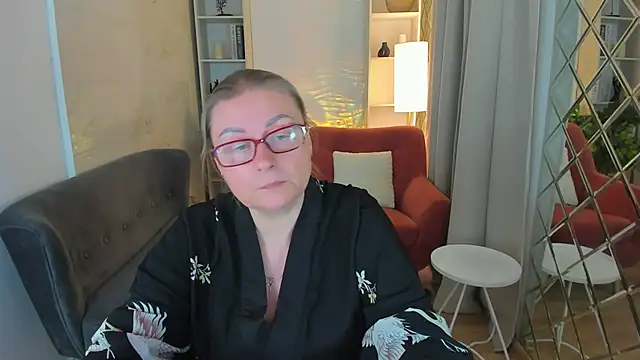 AlexandraKind online show from December 13, 2025, 8:04 pm