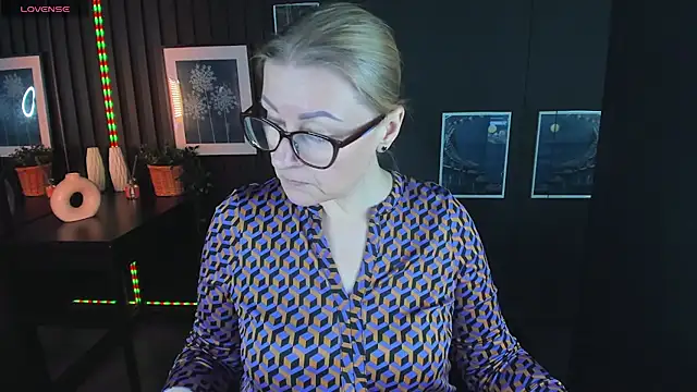 AlexandraKind online show from March 5, 2025, 6:01 am