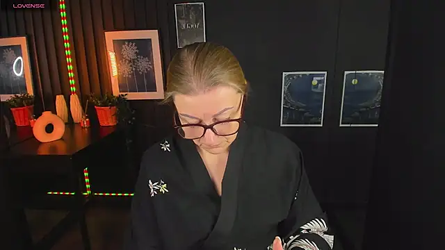 AlexandraKind online show from March 4, 2025, 8:38 pm