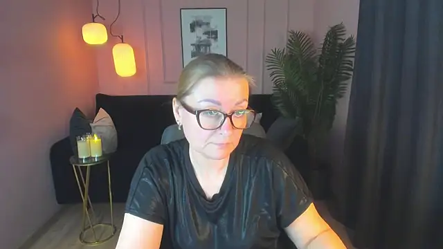 AlexandraKind online show from March 17, 2025, 11:02 pm