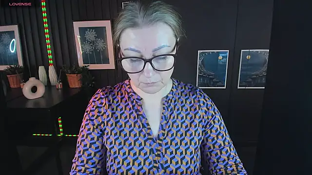 AlexandraKind online show from March 5, 2025, 9:05 am