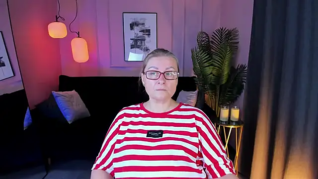 AlexandraKind online show from September 10, 2025, 1:43 pm