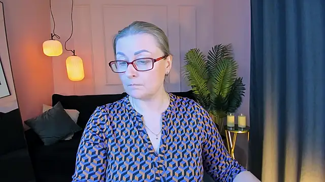 AlexandraKind online show from December 18, 2025, 1:44 am