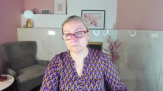 AlexandraKind online show from October 9, 2025, 1:44 pm