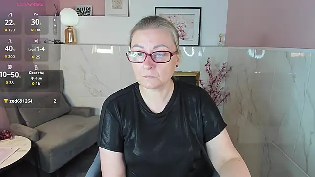 AlexandraKind online show from September 12, 2025, 1:44 pm