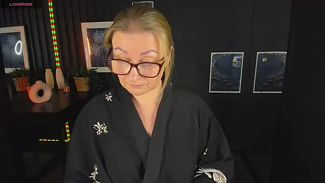 AlexandraKind online show from March 4, 2025, 11:43 pm