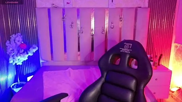 Andy tay1 online show from November 22, 2025, 4:33 am