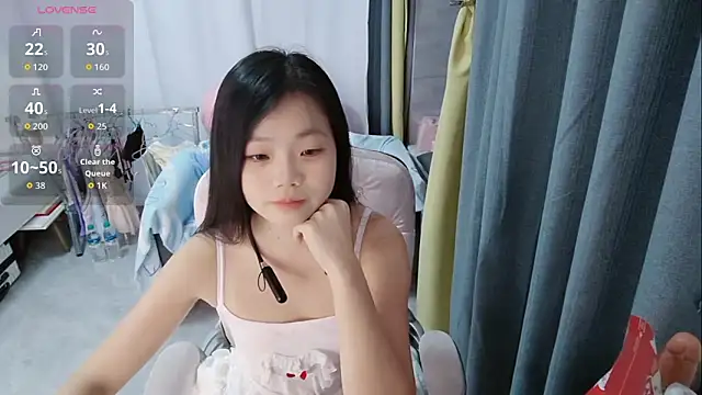 Lena-yyds online show from October 6, 2025, 2:07 pm