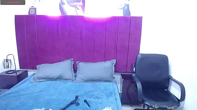 Kylee28 online show from February 17, 2025, 7:55 pm