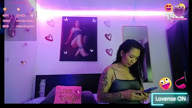 Kylee28 online show from October 15, 2025, 1:04 am