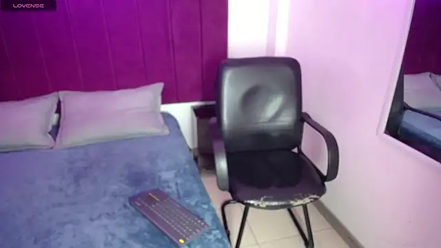 Kylee28 online show from February 15, 2025, 1:16 pm