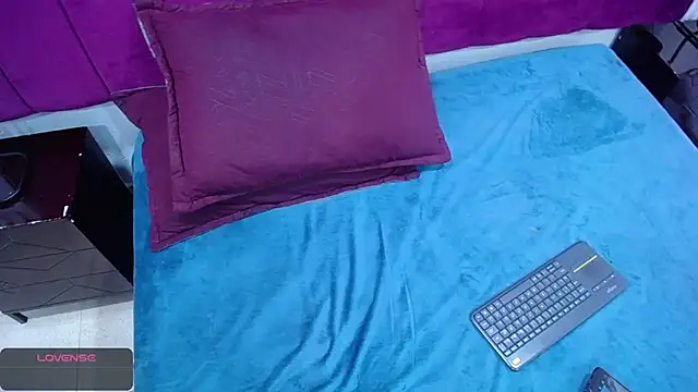 Kylee28 online show from February 10, 2025, 8:42 pm