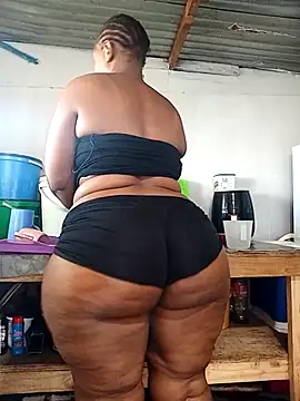 Snapshot of curvyloneah75 chatting on February 26, 2026, 6:46 am curvyloneah75 online show from February 26, 2026, 6:46 am