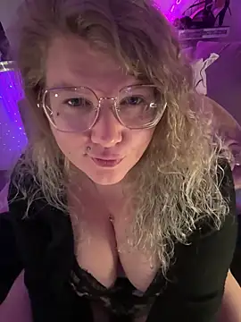 CurvyAnonymousGirl89 online show from March 4, 2026, 8:16 pm