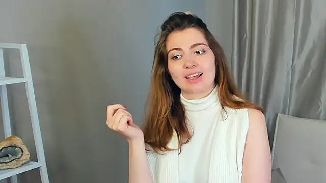 AraHadwin online show from December 10, 2024, 8:08 am