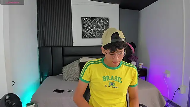 Snapshot of RaidenBoy1 chatting on January 15, 2025, 7:44 pm RaidenBoy1 online show from January 15, 2025, 7:44 pm