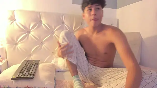 Snapshot of RaidenBoy1 chatting on January 24, 2025, 10:41 pm RaidenBoy1 online show from January 24, 2025, 10:41 pm