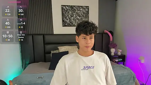 Snapshot of RaidenBoy1 chatting on January 14, 2025, 7:43 pm RaidenBoy1 online show from January 14, 2025, 7:43 pm