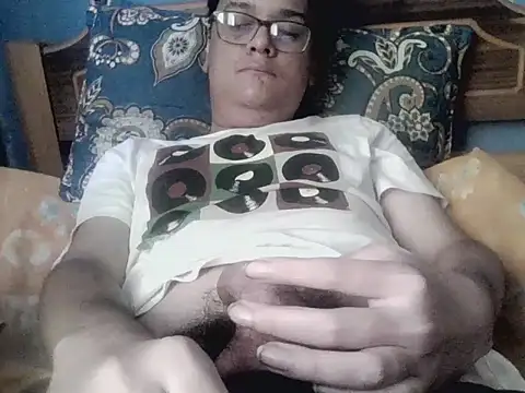 fandelosculos123 online show from April 7, 2026, 3:03 pm