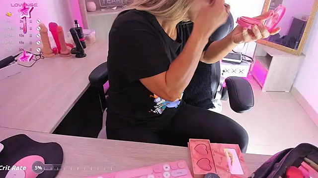 Snapshot of Evangeline_johns chatting on November 19, 2025, 7:58 pm Evangeline johns online show from November 19, 2025, 7:58 pm