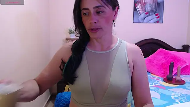 sara florez1 online show from November 4, 2025, 11:03 am