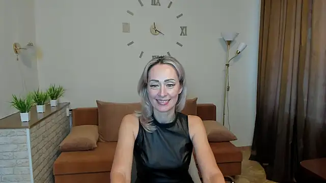 Julia Cherry  online show from January 16, 2025, 10:42 am