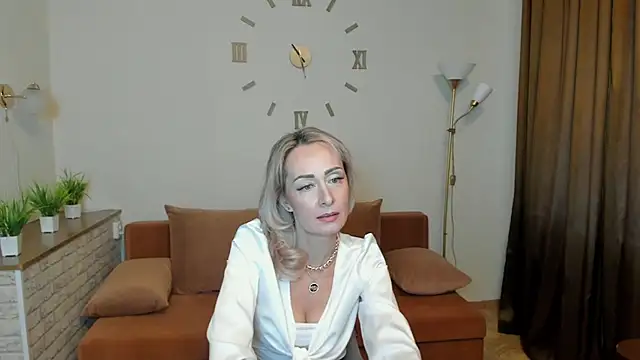 Julia Cherry  online show from January 11, 2025, 11:34 am