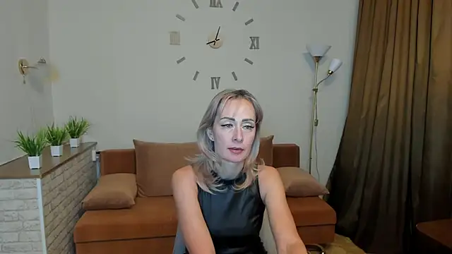 Julia Cherry  online show from January 16, 2025, 1:58 pm