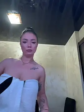 Snapshot of BellaaNoir chatting on June 30, 2026, 7:58 pm BellaaNoir online show from June 30, 2026, 7:58 pm