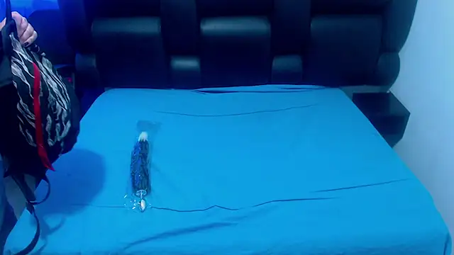 Snapshot of XxMiaSexxyHotxX chatting on October 22, 2025, 1:43 pm XxMiaSexxyHotxX online show from October 22, 2025, 1:43 pm