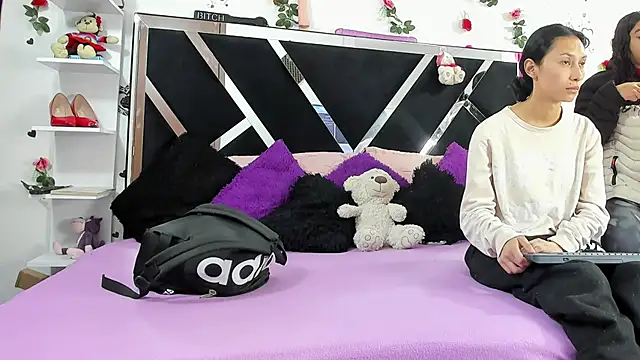 Snapshot of thedream_girls chatting on October 9, 2025, 12:06 pm thedream girls online show from October 9, 2025, 12:06 pm