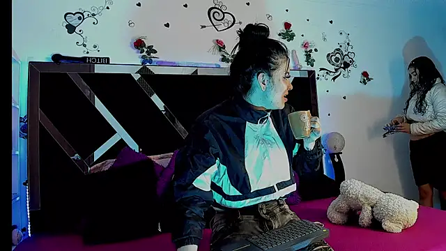 Snapshot of thedream_girls chatting on October 18, 2025, 12:29 pm thedream girls online show from October 18, 2025, 12:29 pm